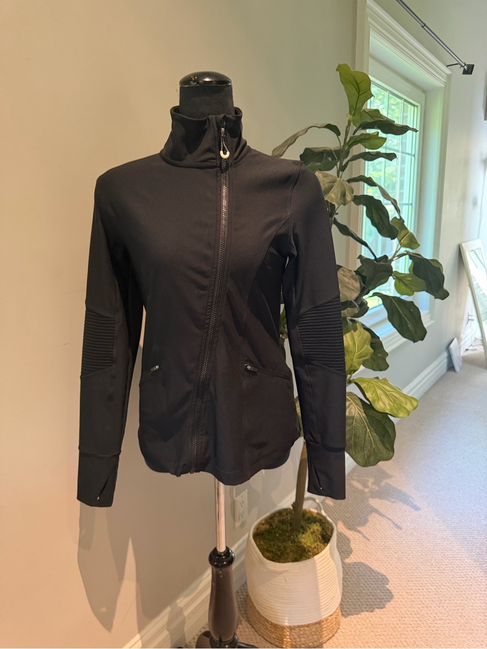 MONDETTA BLACK ASYMMETRIC WORKOUT ZIP JACKET